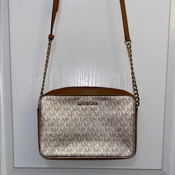 Black Crossbody Bags Lightweight and Spacious - Picture 1 of 5